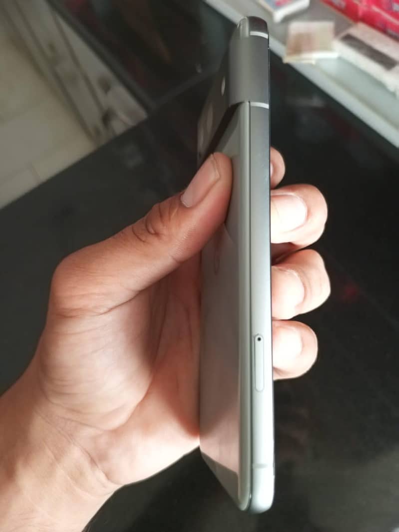 Google pixel 8 5