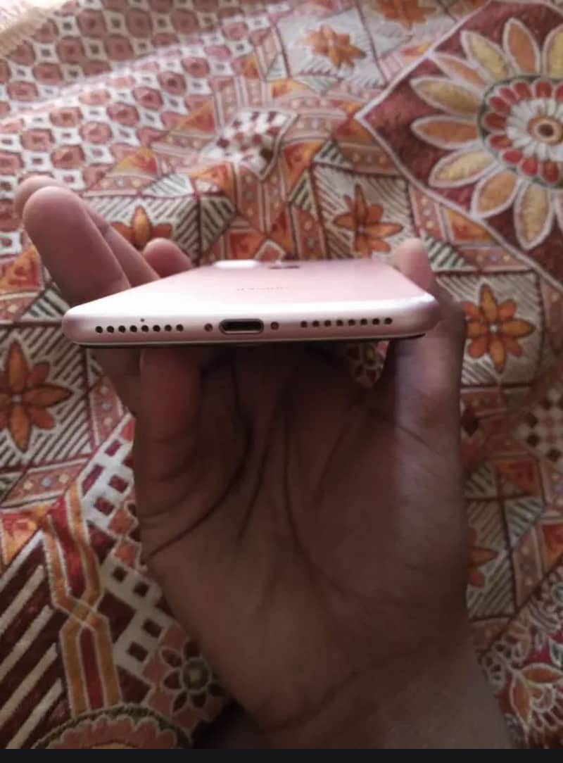 Apple iPhone 7 Plus 2