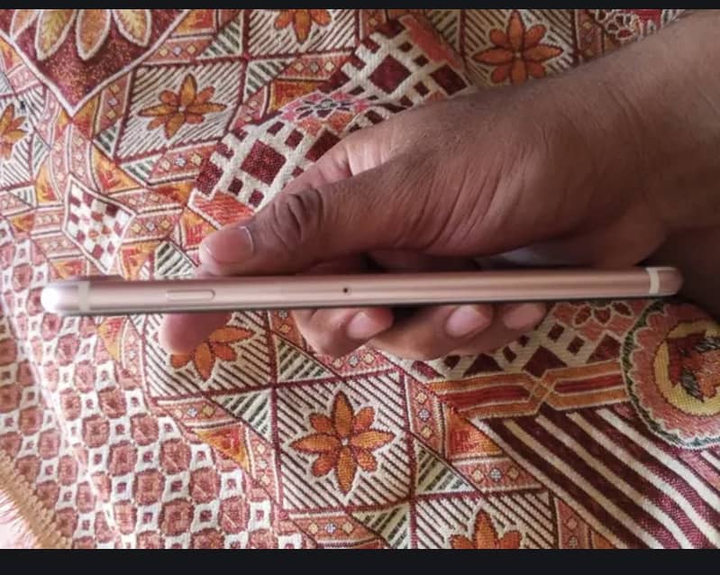 Apple iPhone 7 Plus 3