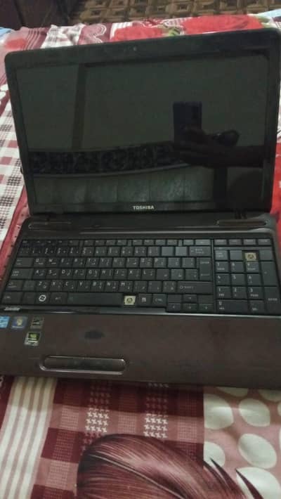 Laptop Toshiba  4gb/300gb+500mb • 11k