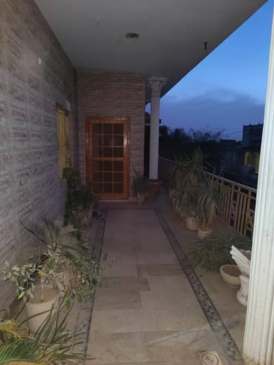 3 bedroom Upper portion for rent separate gas Pani or bijli near Ali town bus stop