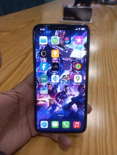 iPhone 11 Pro max with Scom sim