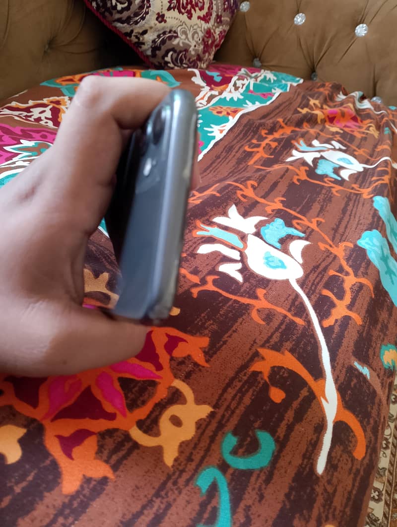 Apple iPhone 11 3