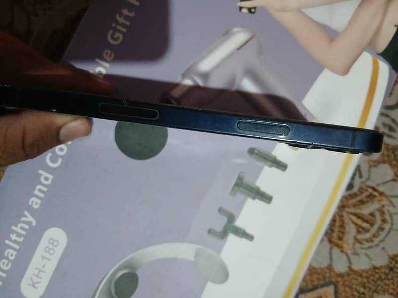 Apple iPhone 12 3