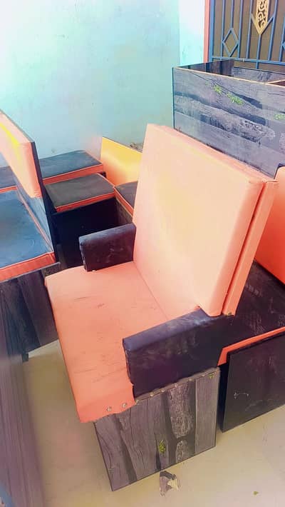 big stand chairs and table for sale