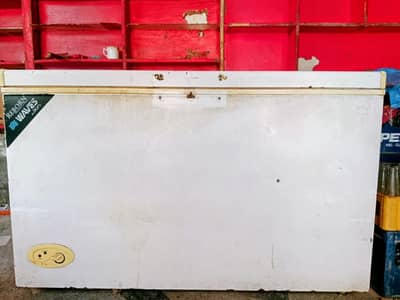 Haier deep freezer with 2 compartments. . . . .