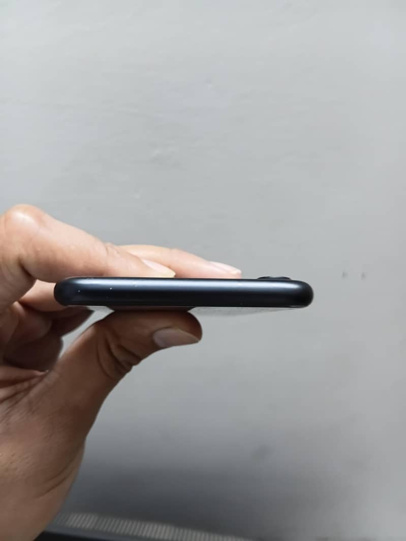 Apple iPhone 7 1