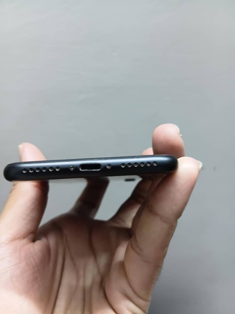Apple iPhone 7 3