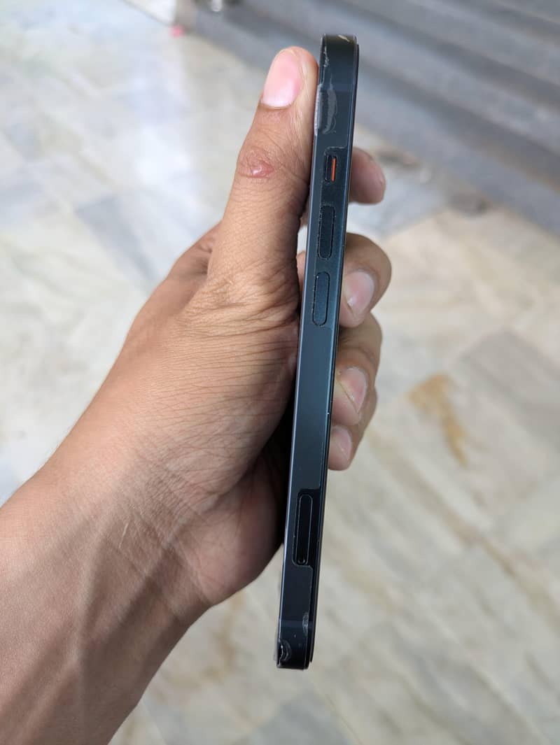 Apple iPhone 13 2