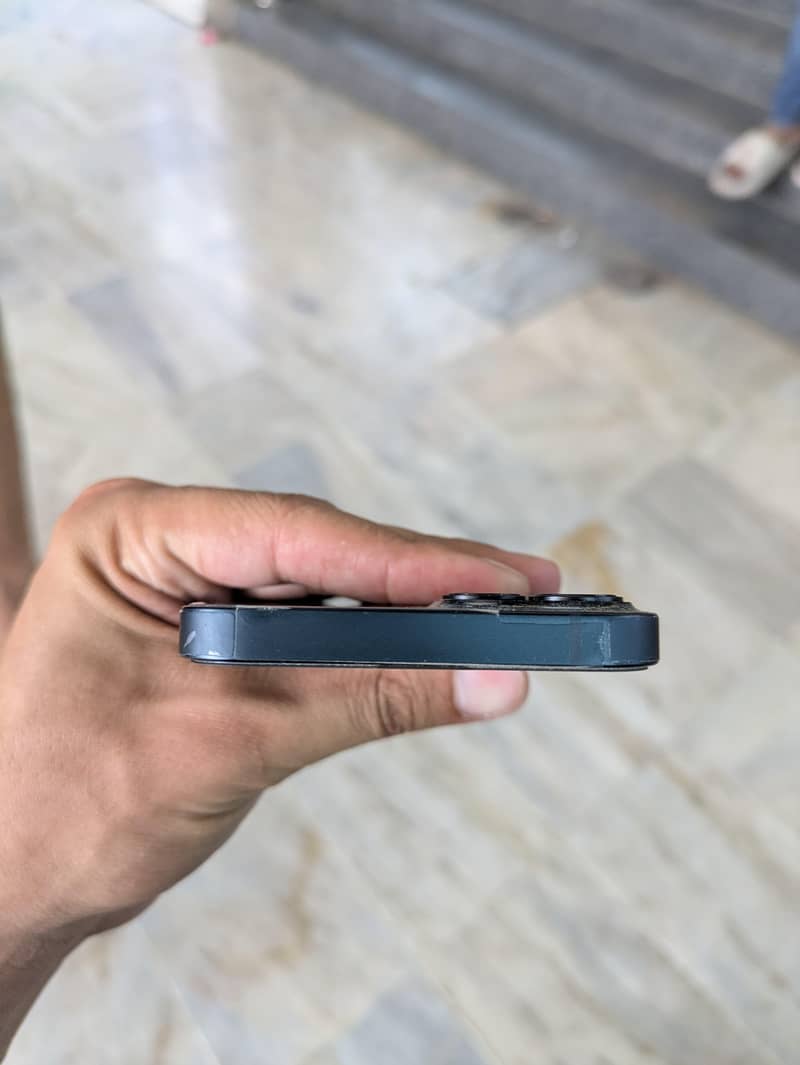 Apple iPhone 13 6