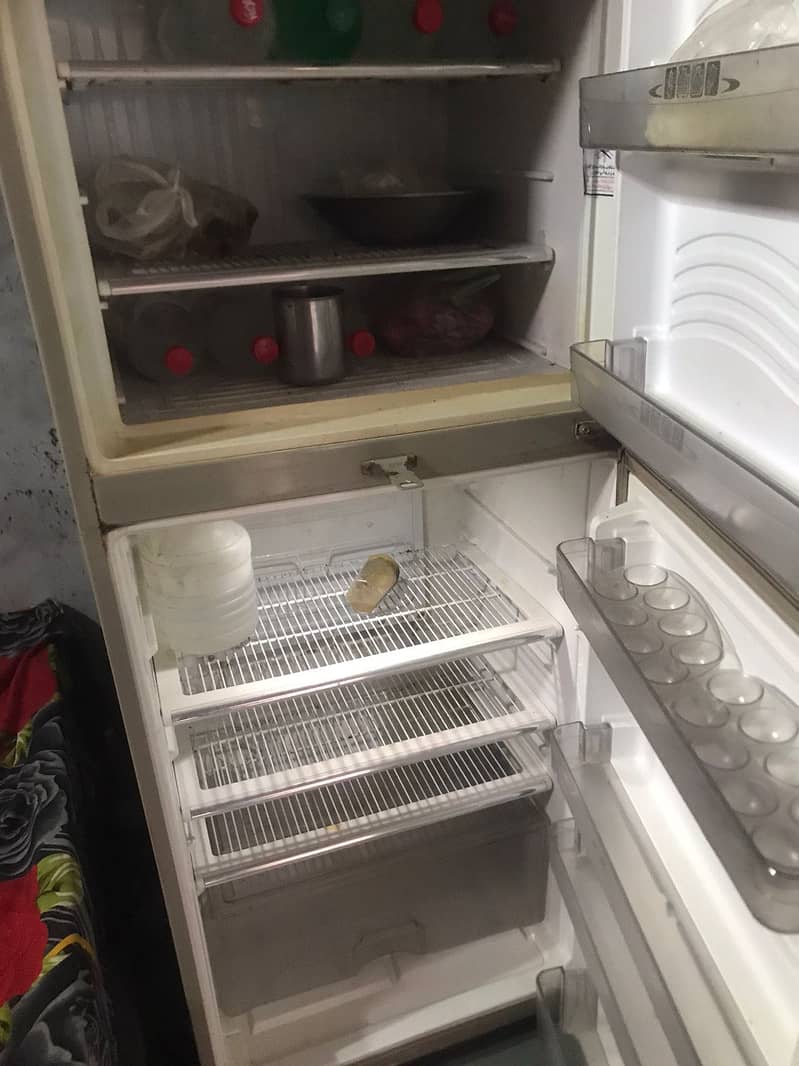 Dawlance fridge 0