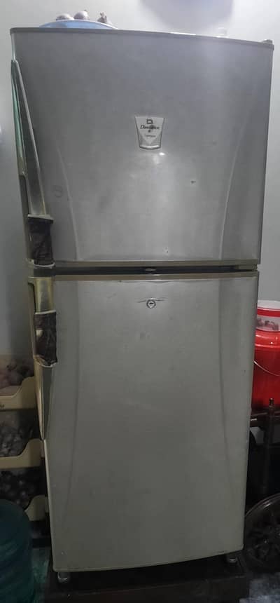 Dawlance Medium Size Refrigerator Energy Efficient Excellent Condition