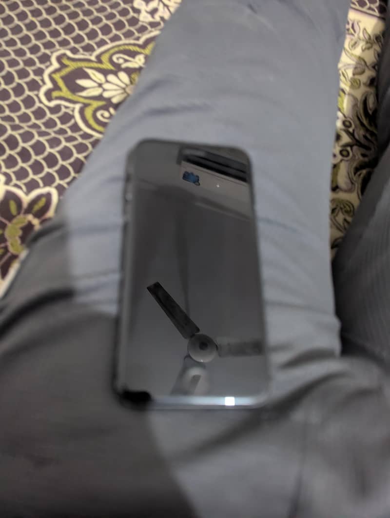 Apple iPhone 8 1