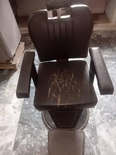 salon chair condition 10 by 10 address samundari road Faisalabad