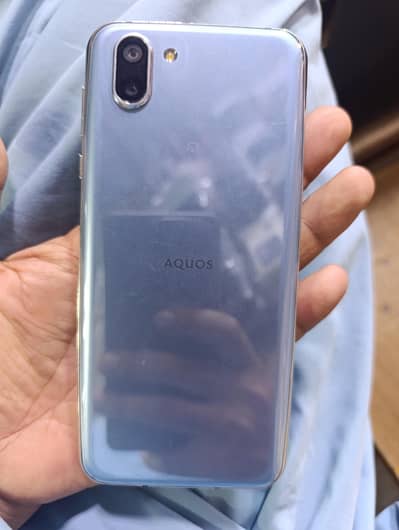 aquos R2