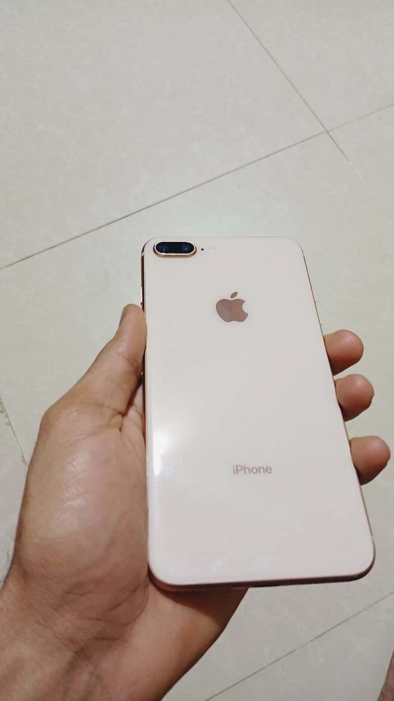 iPhone 8 Plus 1
