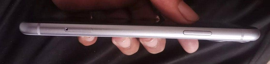 Apple iPhone 11 3