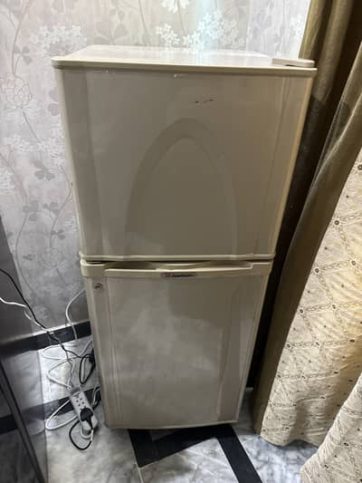 Mid size refrigerator