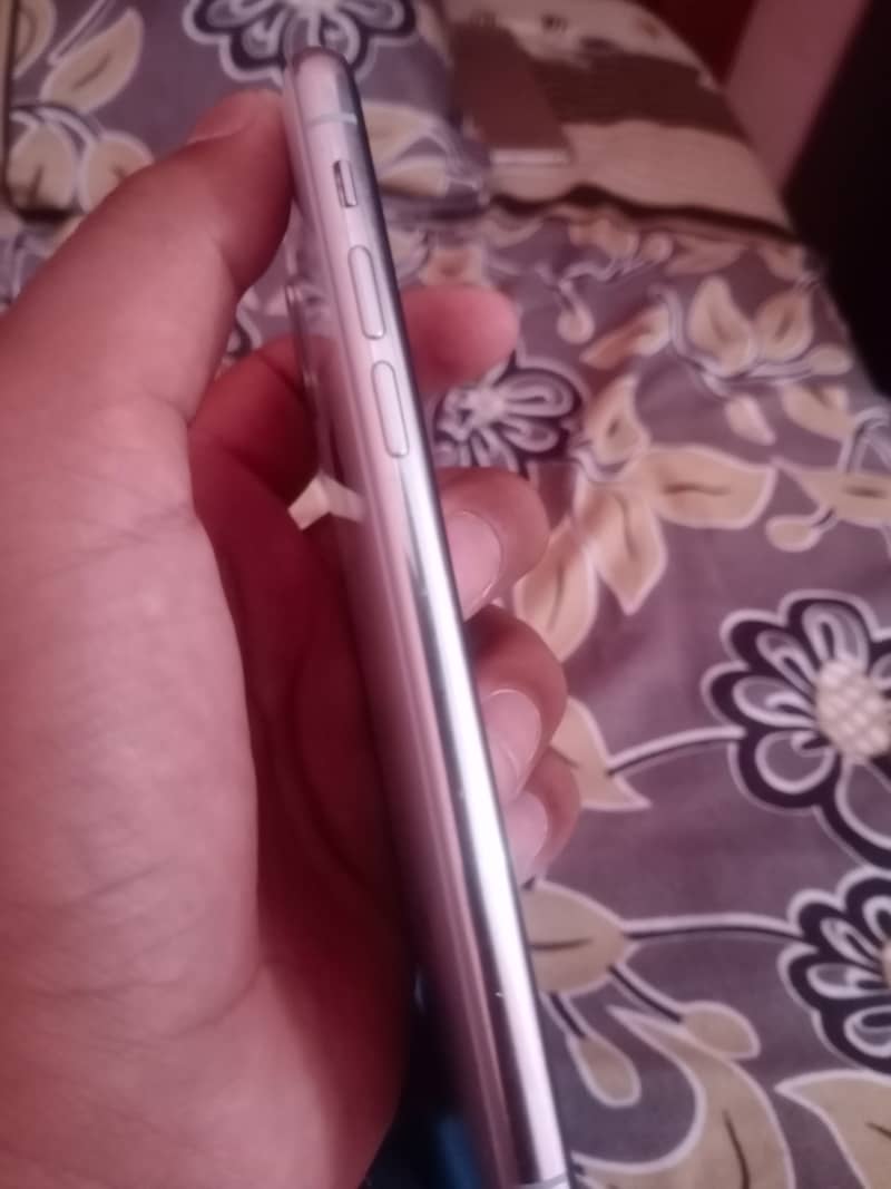 Apple iPhone X 6