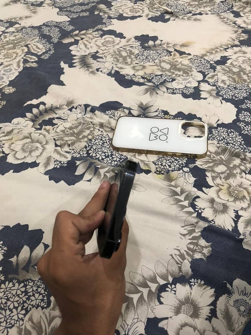 Apple iPhone 14 Pro Max 6