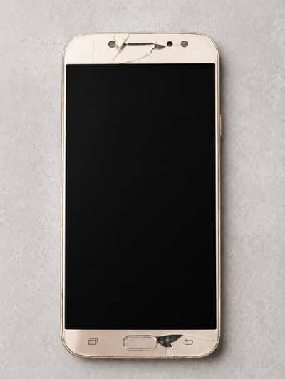 Samsung Galaxy J7 Pro - Excellent Condition - Gold