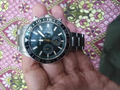 fossil 2 month used hum na 40k ab 38500 ki new ha ab sell kar rhi ha