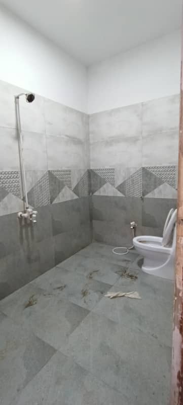 2 bed dd near Rana lawn ground floor Mitha Pani k. e available