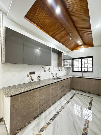 UPPER PORTION FOR RENT IN EDEN BOULEVARD SOCIETY COLLEGE ROAD LHR