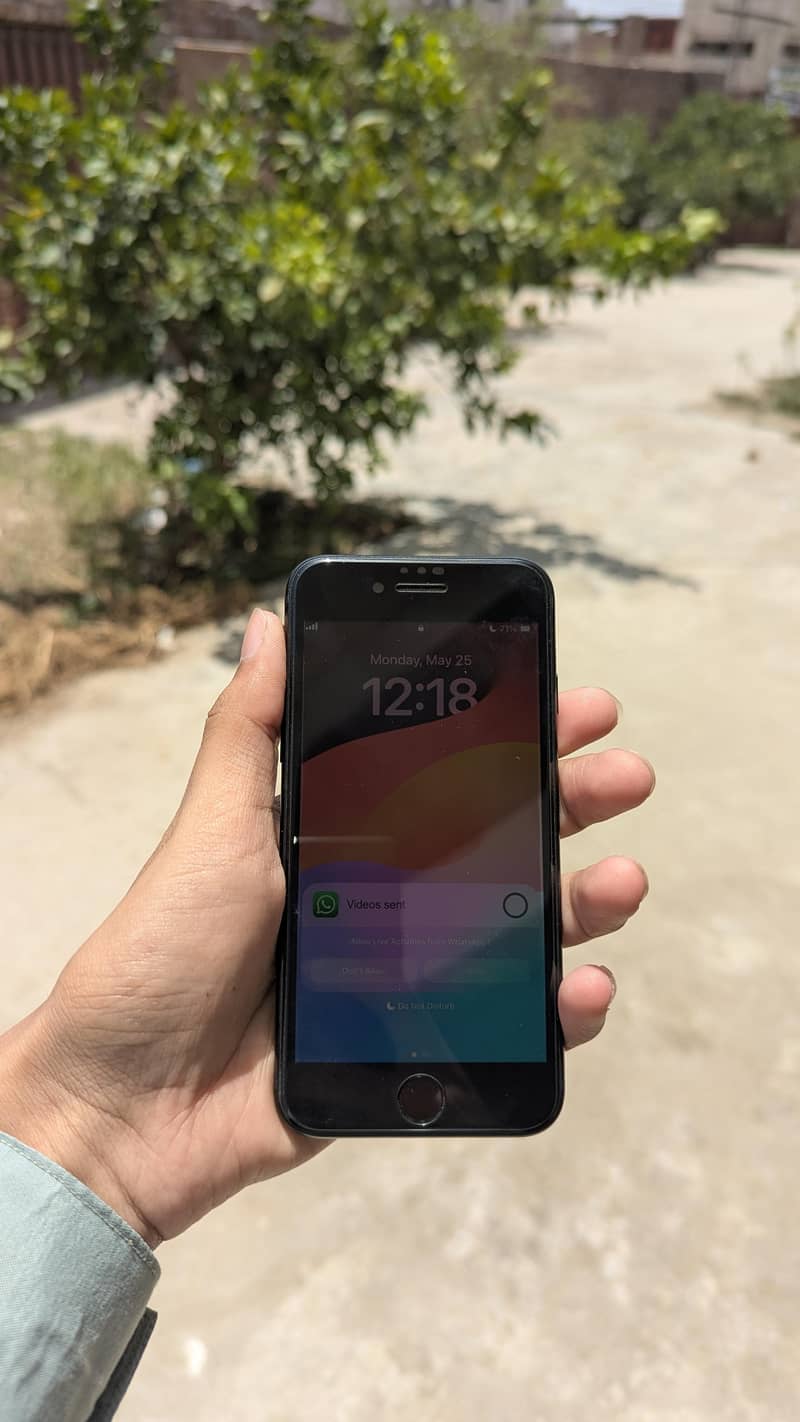 IPHONE SE 2022 4