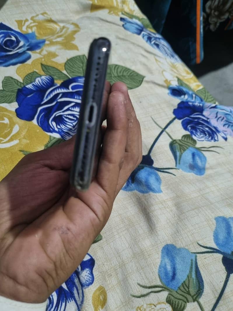 Apple iPhone X 3