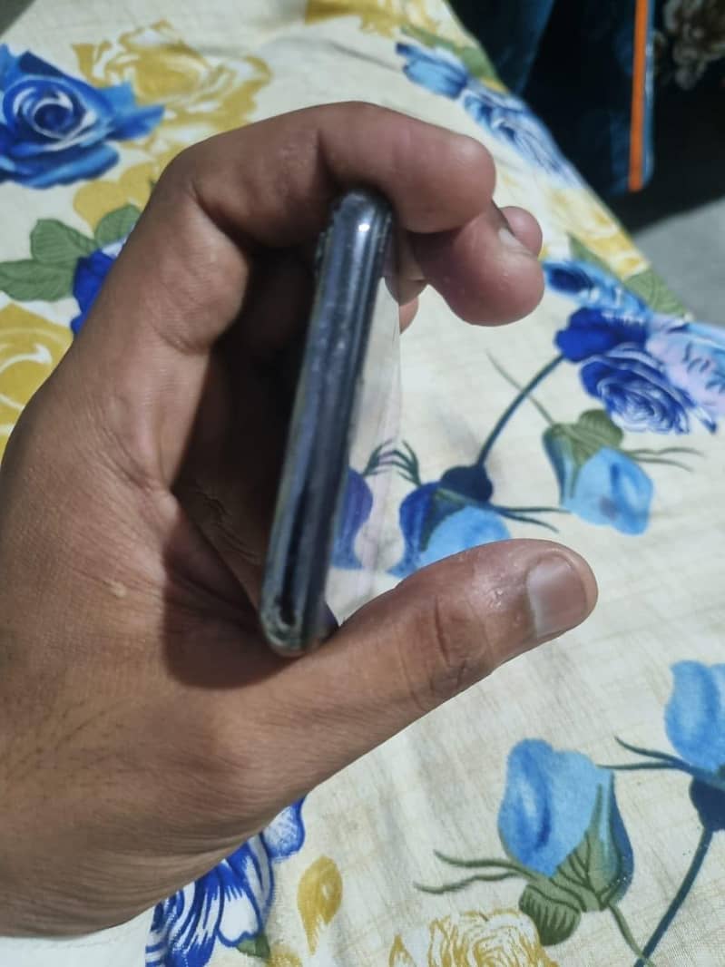 Apple iPhone X 4