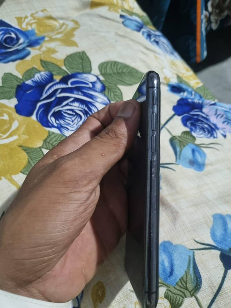 Apple iPhone X 5