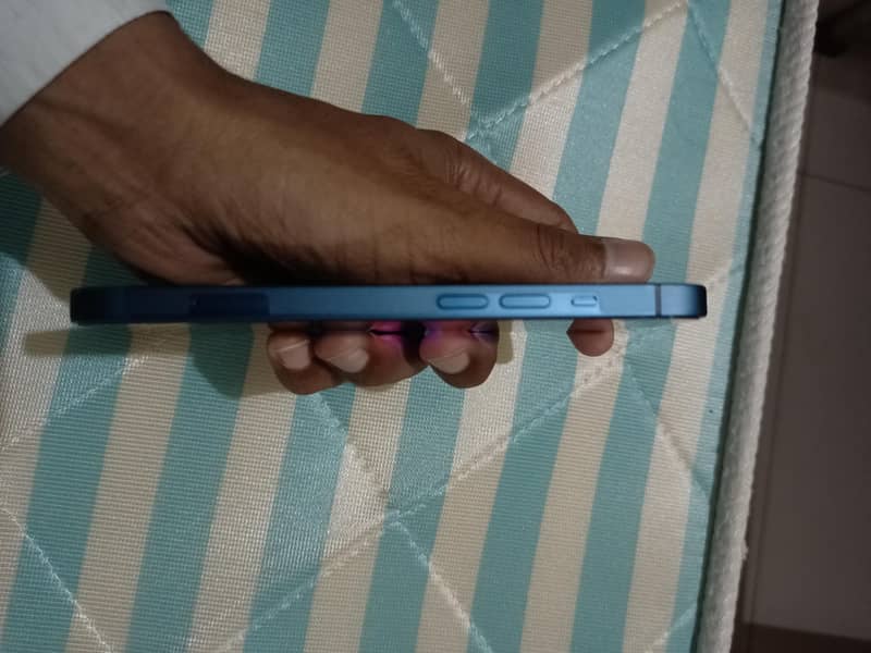 Apple iPhone 13 3