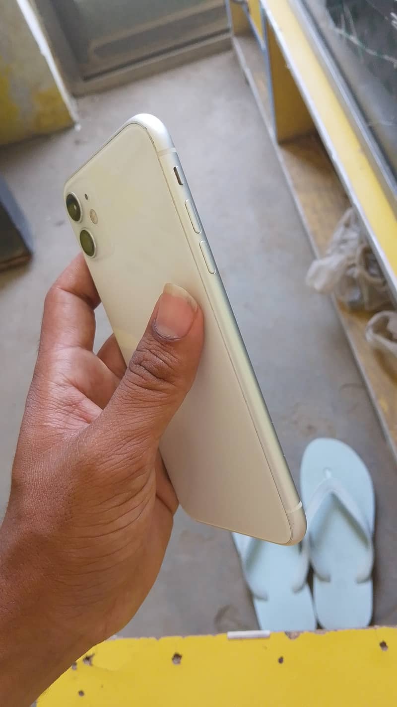 Apple iPhone 11 3