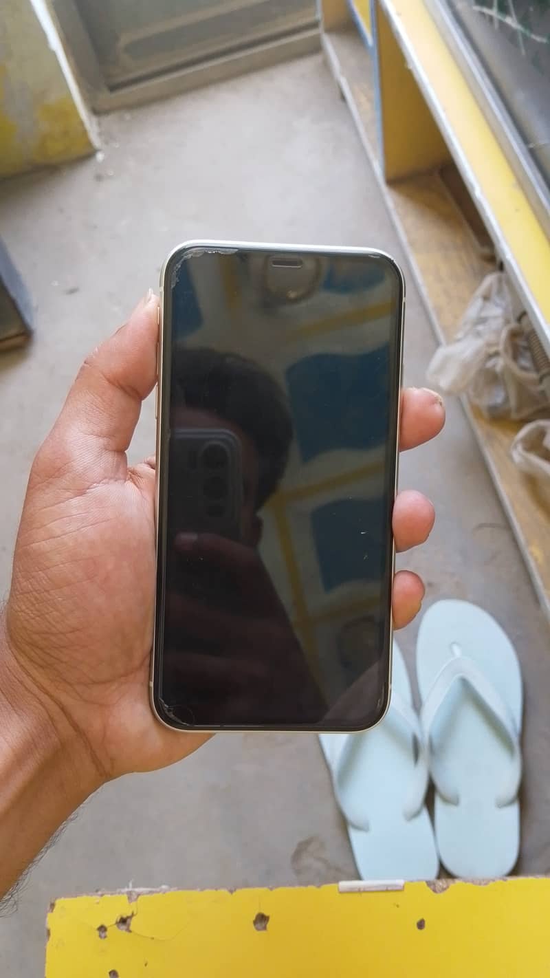 Apple iPhone 11 4