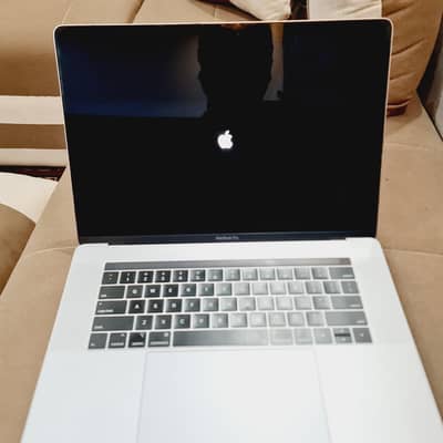 MacBook Pro Intel Core i9 | 32GB RAM | 500GB SSD | Radeon Pro