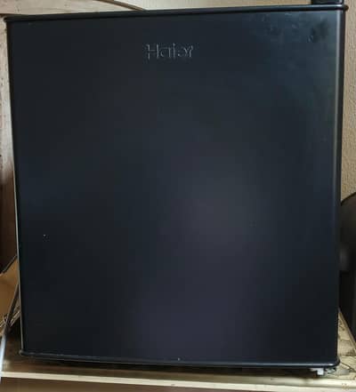 Mini Fridge Her 42Mini Fridge HR-66B – Black| Like New Condition