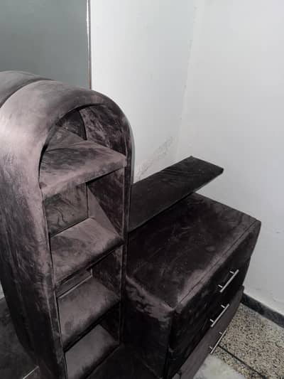 double bed, 2 side tables, dressing