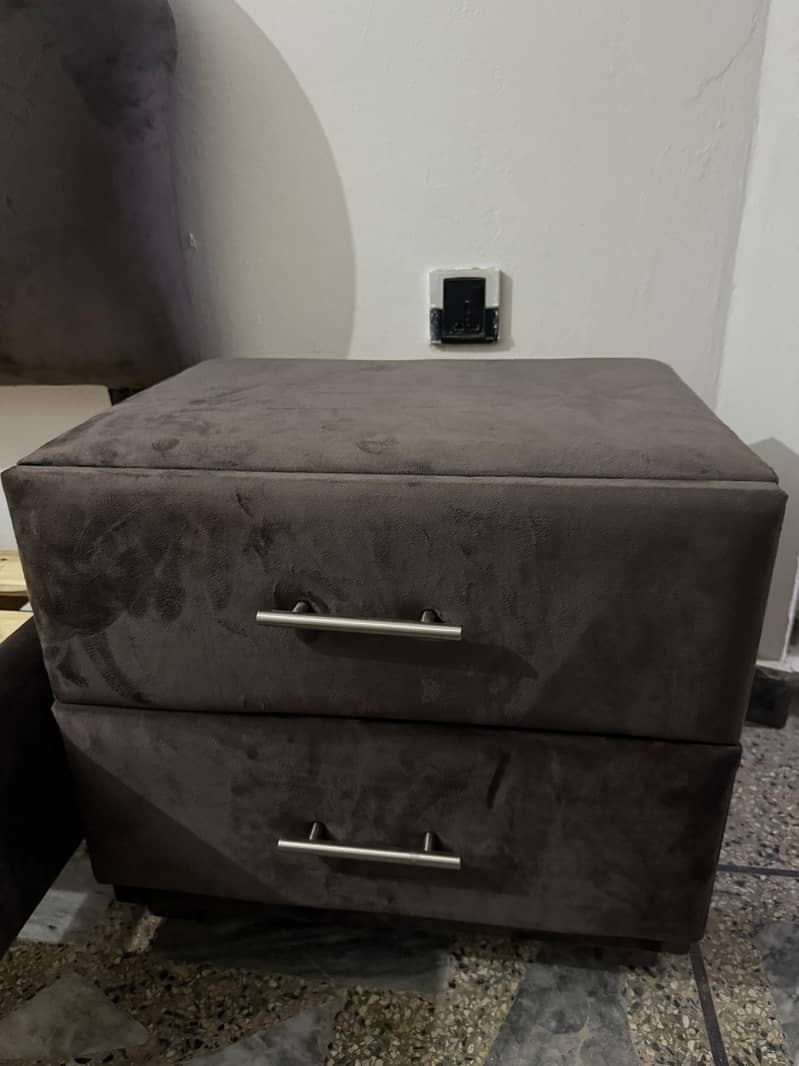 double bed, 2 side tables, dressing 2
