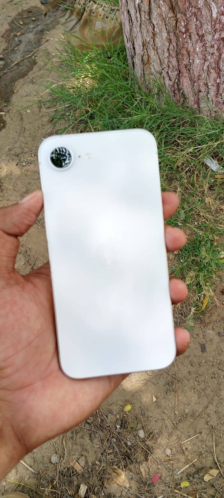 Apple iPhone 16e 0