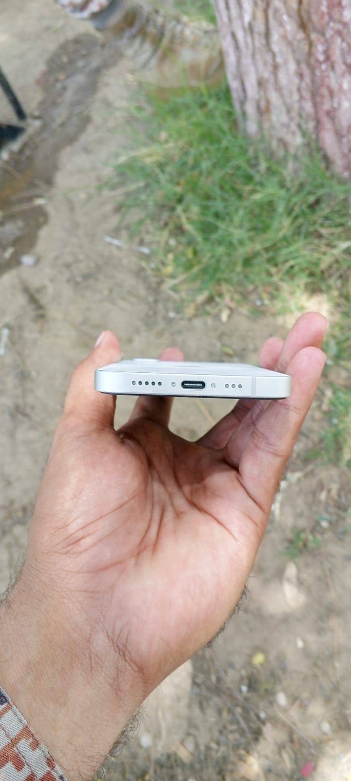 Apple iPhone 16e 1