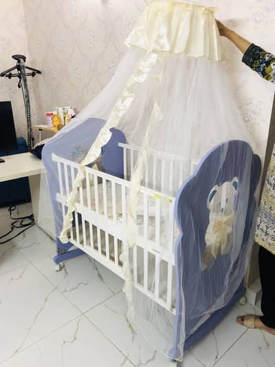 Elegant Baby Cot with Adorable Bear Design - Gently Used