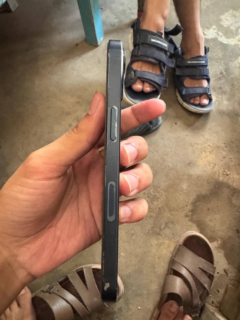 Apple iPhone 13 3