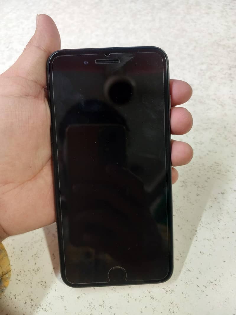Apple iPhone 8 Plus 1