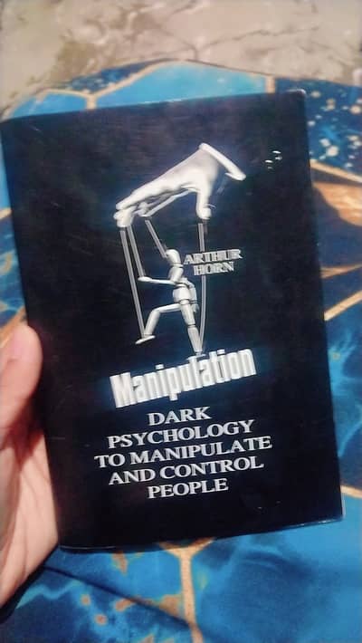 Pack if 2 pychology books manipulation