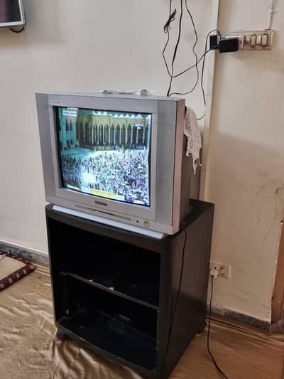 21 in flat TV with stand