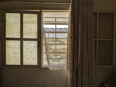 room window  کمرے کی کھڑکی