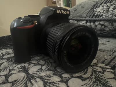 Nikon d5600 touchscreen DSLR