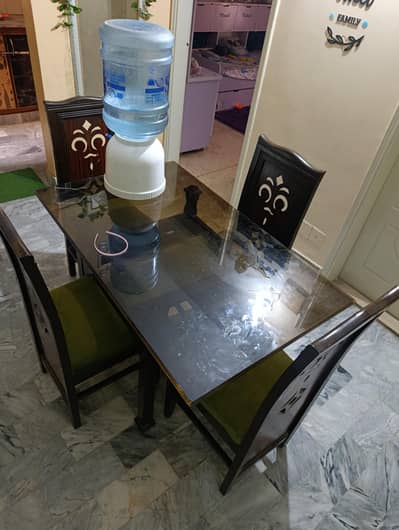 4 chairs dining table