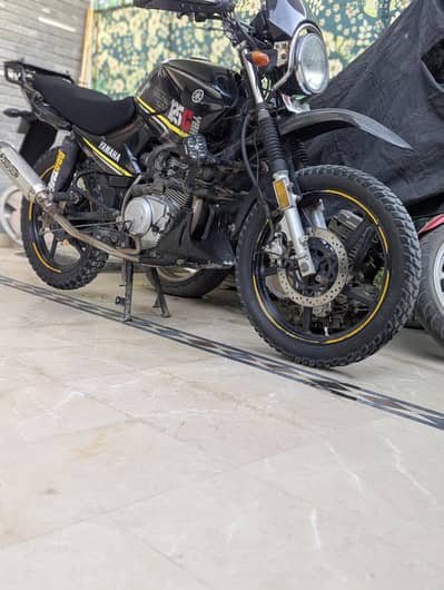 black Yamaha YBRG tour Adventure ready .